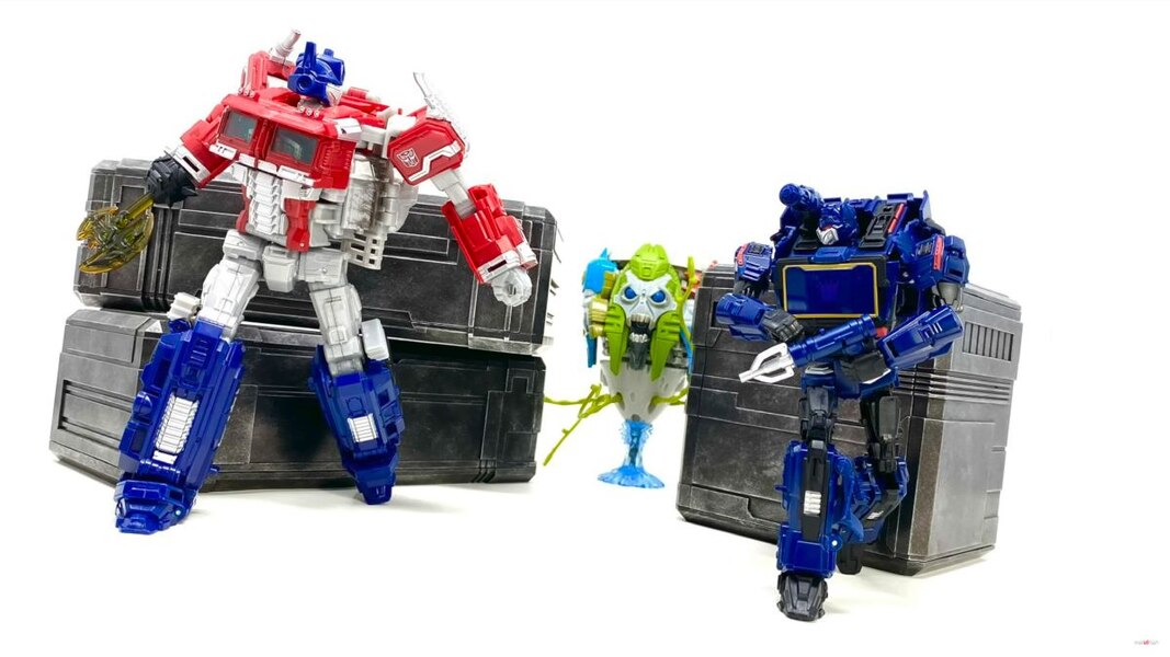 Image Of Soundwave & Optimus Prime  From Transformers Reactivate Game  (1 of 34)